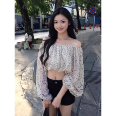 批发法式独特超好看的一字肩碎花短款衬衫减龄小众不撞款上衣26年夏季