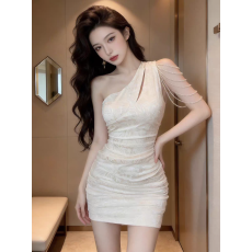 批发千金感穿搭斜肩吊带连衣裙女夏辣妹性感<b class='q'>包臀裙</b>特别漂亮掐腰小裙子