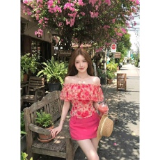批发<b class='q'>碎花</b>一字肩荷叶边衬衫上衣女夏季御姐风套装短款包臀半身裙两件套