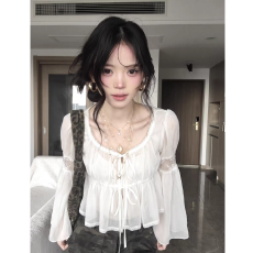 批发法式蕾丝方领<b class='q'>雪纺衫女</b>秋季新款温柔风抽褶拼接<b class='q'>喇叭袖</b>小衫短款上衣