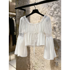 批发法式蕾丝方领<b class='q'>雪纺衫女</b>秋季新款温柔风抽褶拼接<b class='q'>喇叭袖</b>小衫短款上衣