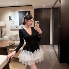 批发法式纯欲撞色网纱拼接长袖v领<b class='q'>连衣裙</b>女千金感收腰显瘦a字蛋糕短裙