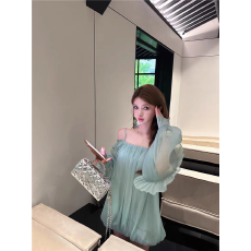 批发法式<b class='q'>一字肩</b>荷叶边衬衫女夏季新款小众设计感长袖雪纺宽松蓝色<b class='q'>上衣</b>