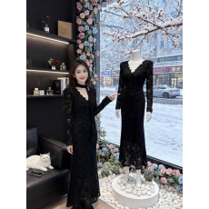 批发法式V领蕾丝连衣裙女2026秋<b class='q'>冬</b>季收腰显瘦气质御姐风高级感长裙子