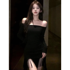 批发轻熟风黑色流苏连衣裙女2026秋冬新款辣妹<b class='q'>修身</b>显瘦长袖气质包臀裙