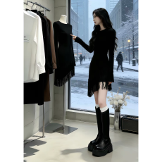 批发秋冬法式轻熟风黑色流苏针织连衣裙女气质<b class='q'>修身</b>显瘦高级感流苏短裙