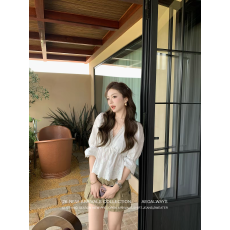 批发法式轻甜少女感V领蕾丝刺绣<b class='q'>衬衫</b>女秋新款收腰系带上衣