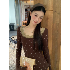 批发独特<b class='q'>百搭</b>碎花蕾丝拼接长袖t恤女显瘦修身德绒保暖内搭打底衫上衣