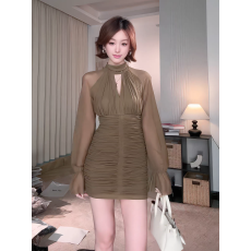 批发纯欲辣妹风连衣裙女秋季2026新款橄榄绿设计感立领抽褶包臀短款裙