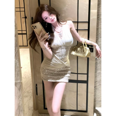 批发千金小香风挂脖亮片<b class='q'>连衣裙</b>女秋季轻奢高级感收腰性感<b class='q'>露背</b>包臀裙子