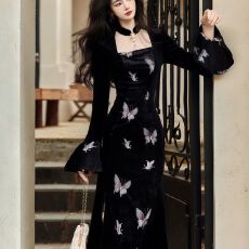 批发法式黑色方领收腰连衣裙女秋冬2026新款修身长裙显瘦显高气质性感