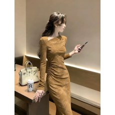 批发法式棕色长袖连衣裙子女2026早秋新款今年流行爆款高级感掐腰长裙