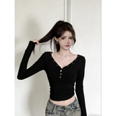 批发黑色铆钉V领长袖T恤女春秋<b class='q'>修身</b>内搭高级设计感小众打底衫甜辣上衣