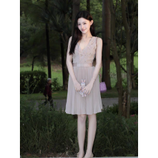 批发法式温柔风立体蝴蝶v领背心连衣裙女夏季修身收腰百褶裙气质短裙