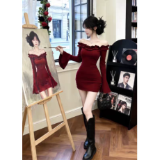 批发纯欲风花边一字领露肩长袖<b class='q'>连衣裙</b>女秋季新款优雅气质修身a字短裙