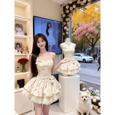 批发多巴胺奶杏色波点吊带<b class='q'>连衣裙</b>女夏季出片小个子约会拼接网纱<b class='q'>蓬蓬裙</b>
