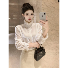 批发独特别致姜黄色丝绒上衣<b class='q'>女装</b>2026冬季轻奢高级感时髦洋气内搭衬衣