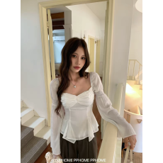 批发甜柔少女风粉色碎花<b class='q'>衬衫女</b>早秋款喇叭长袖方领雪纺衫遮肉下摆上衣