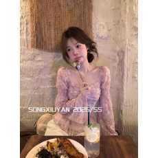批发甜柔少女风粉色碎花<b class='q'>衬衫女</b>早秋款喇叭长袖方领雪纺衫遮肉下摆上衣