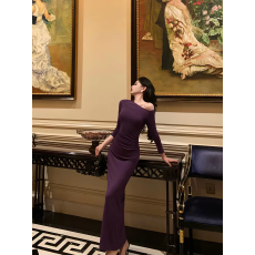 批发纯欲性感风斜领露肩长袖<b class='q'>连衣裙</b>女2026新款秋轻熟气质修身包臀长裙