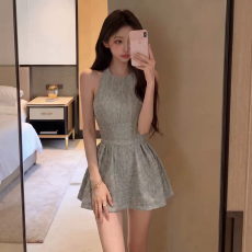 批发法式富家千金高级感背心连衣裙子女2026新款早秋小个子收腰<b class='q'>蓬蓬裙</b>