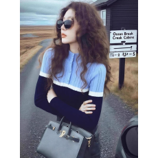 批发2025冬季小众不撞款上衣高级感超好看的独特别致蓝色拼接针织衫女