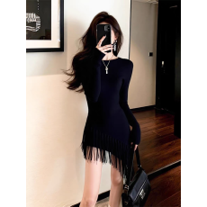 批发法式特别漂亮掐腰黑色<b class='q'>流苏</b>边针织<b class='q'>连衣裙</b>女2025年冬天配大衣的裙子