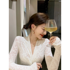 批发<b class='q'>白色</b>扭结蕾丝上衣2025冬季高级感轻奢气质名媛巨好看收腰内搭<b class='q'>衬衫</b>