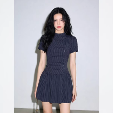 批发深蓝色条纹收腰连衣裙女设计感小众短袖a字显瘦<b class='q'>短裙</b>2026<b class='q'>夏季</b>新款