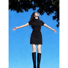 批发初夏2026超火穿搭一整套轻熟小众不撞款黑色上衣半身裙两件套装女