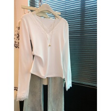 批发上实拍~法式纯欲米白v领长袖t恤女别致<b class='q'>蕾丝</b>花边内搭设计感<b class='q'>打底衫</b>