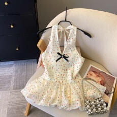 批发上实拍~甜妹风七彩波点挂脖背心2026夏度假风吊带衫无袖<b class='q'>裙摆</b><b class='q'>上衣</b>