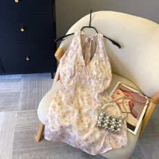 批发上实拍~温柔风挂脖v领<b class='q'>碎花</b>背心女夏系带蝴蝶结娃娃衫法式无袖裙摆