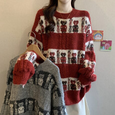 批发实拍大码女装秋冬新款宽松小熊提花圆领长袖针织衫慵懒宽松毛衣