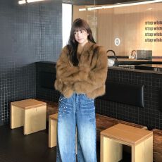 批发复古琥珀棕色立领仿<b class='q'>皮草</b>女2025新款秋冬季皮毛一体环保狐狸毛<b class='q'>外套</b>