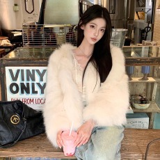 批发新款短款小香风千金感毛毛厚外套女秋冬短款毛绒<b class='q'>大衣</b>