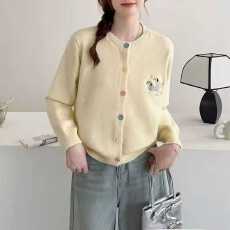 批发圆领刺绣针织毛衣外套2025甜美新款纽扣百搭宽松开衫长袖上衣