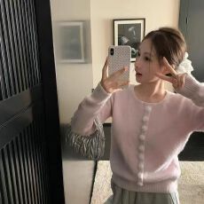 批发温柔圆领针织针织衫开衫新款时髦洋气短款小众设计外套毛衣上衣