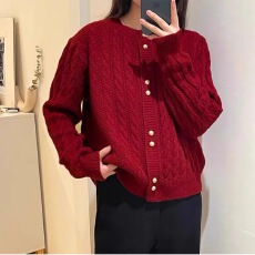 批发柔软糯绞花针织毛衣开衫外套女2025秋冬厚款长袖短款上衣大红色潮