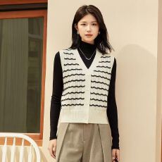 批发2026复古条纹香风纽扣女背心开衫秋季针织衫撞色无袖马甲外套