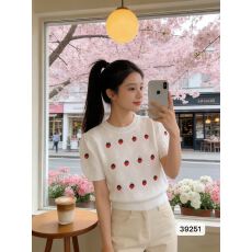 批发韩版减龄草莓刺绣菱形镂空泡泡短袖<b class='q'>上衣</b>