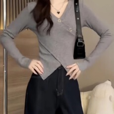 批发大码设计感V领长袖<b class='q'>T</b><b class='q'>恤</b>女2026春秋新款微胖mm修身显瘦交叉别致上衣