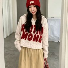 批发美式复古字母提花连帽毛衣女秋季宽松休闲设计感小个子短款针织衫
