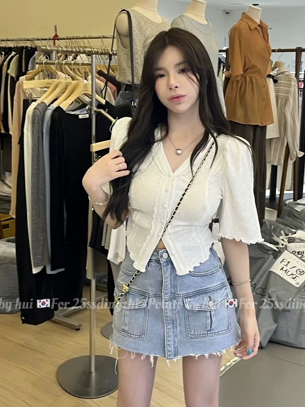 FA34657# 韩系泡泡袖V领坑条短袖T恤女夏季新款修身显瘦短款设计感上衣 服裝批發女裝批發服飾貨源