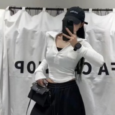 批发辣妹修身打底衫2025新款<b class='q'>女</b>秋冬内搭小短款加绒<b class='q'>女</b><b class='q'>t</b><b class='q'>恤</b>长袖垫肩上衣