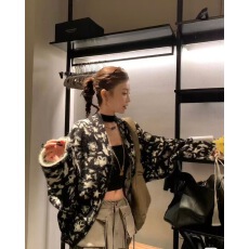 批发<b class='q'>明星</b>同款穿搭甜酷辣妹风奶牛色超好看落肩长袖开衫外套