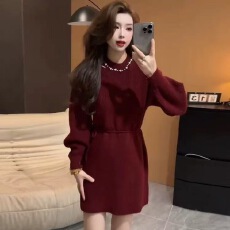 批发工厂2025针织<b class='q'>连衣裙</b>女秋冬洋气减龄中长款遮屁股打底<b class='q'>钉珠</b>毛衣裙