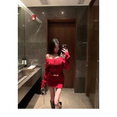 批发纯欲一字领针织长袖连衣裙<b class='q'>秋</b>冬季性感辣妹露肩红色毛衣包臀短裙子