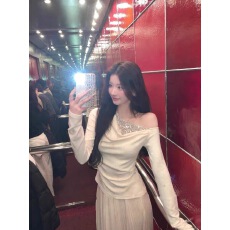 批发斜肩亮片长袖打底衫女秋冬内搭t恤修身显瘦设计感纯欲风性感上衣