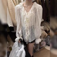 批发法式复古高级感轻奢减龄洋气系带荷叶边<b class='q'>V领</b>碎花喇叭袖衬衫上衣女